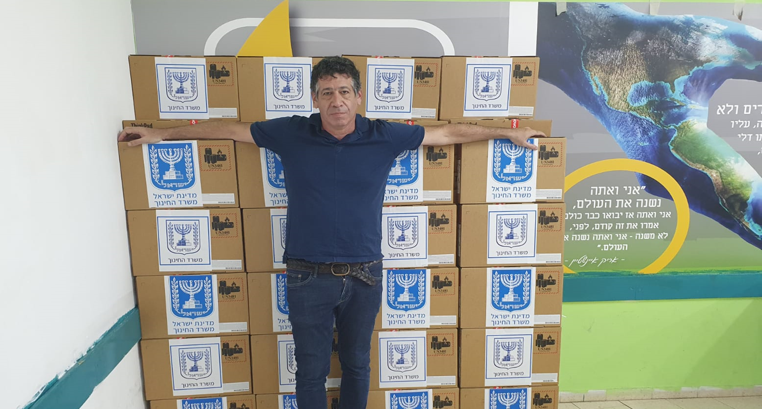 חלוקת מחשבים לילדים שידם אינה משגת