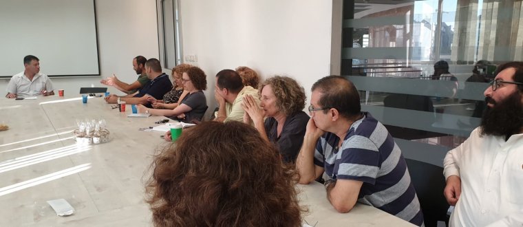 חברת איי סקול